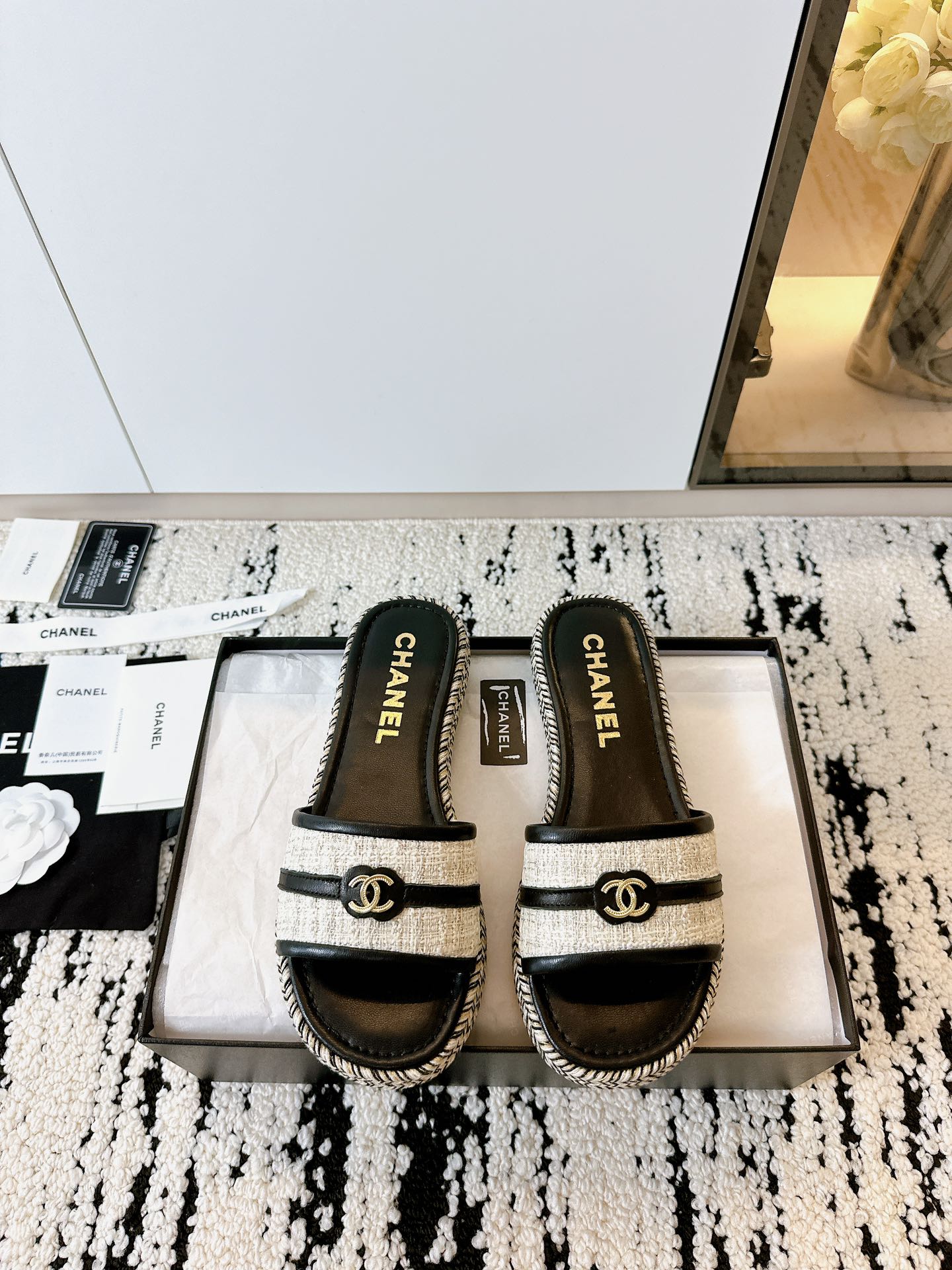 Ch**el Slipper