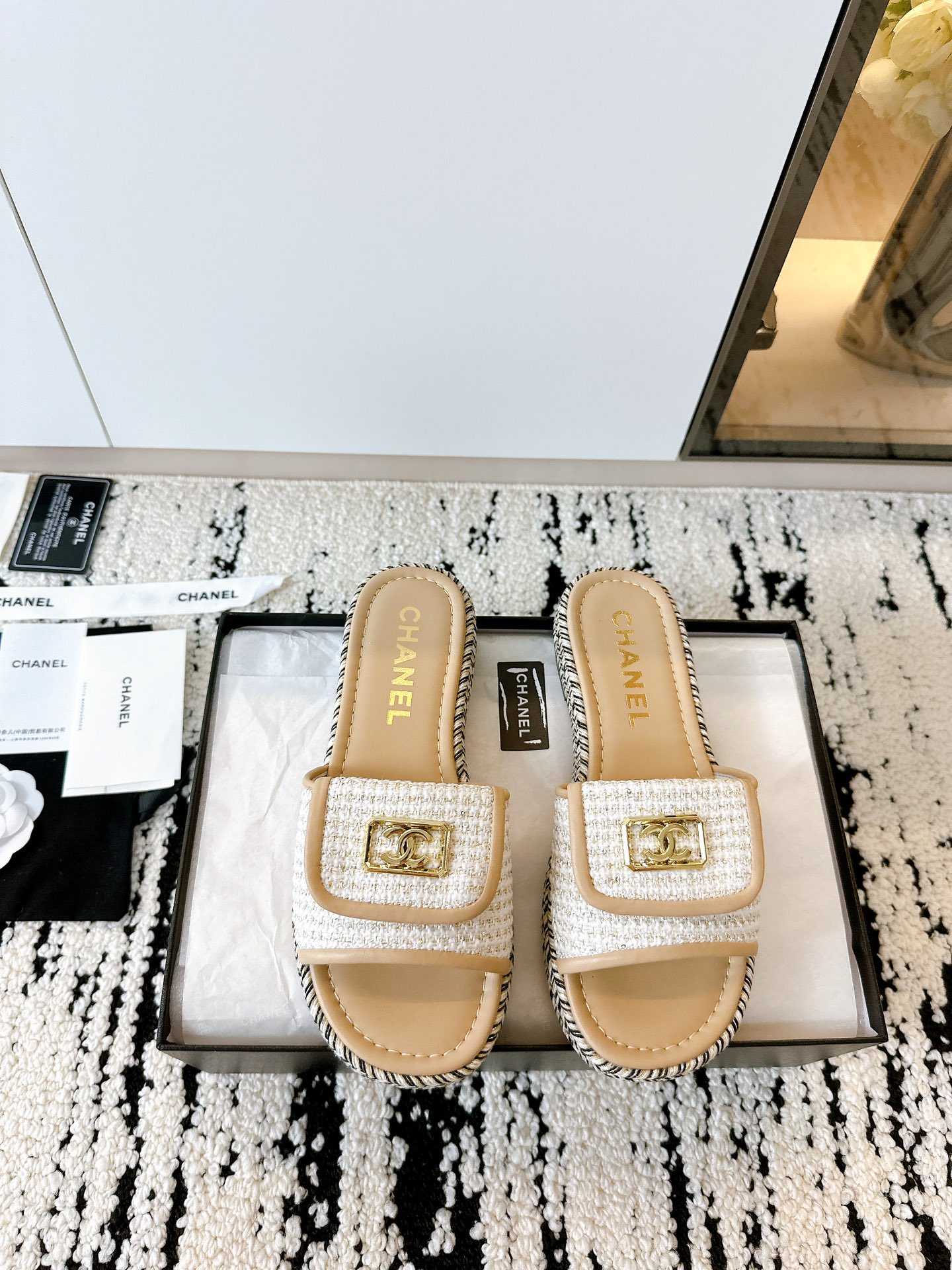 Ch**el Slipper