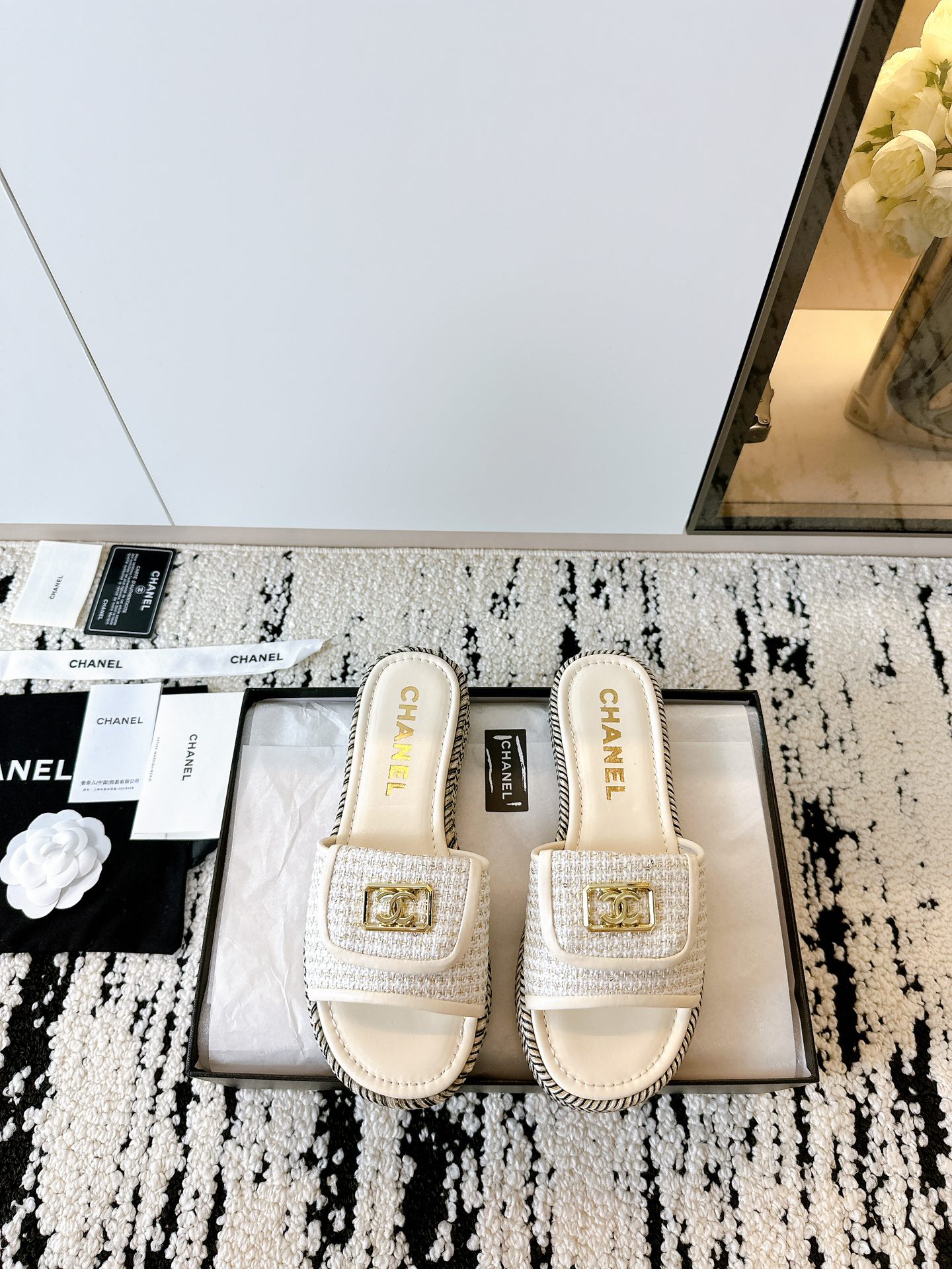 Ch**el Slipper