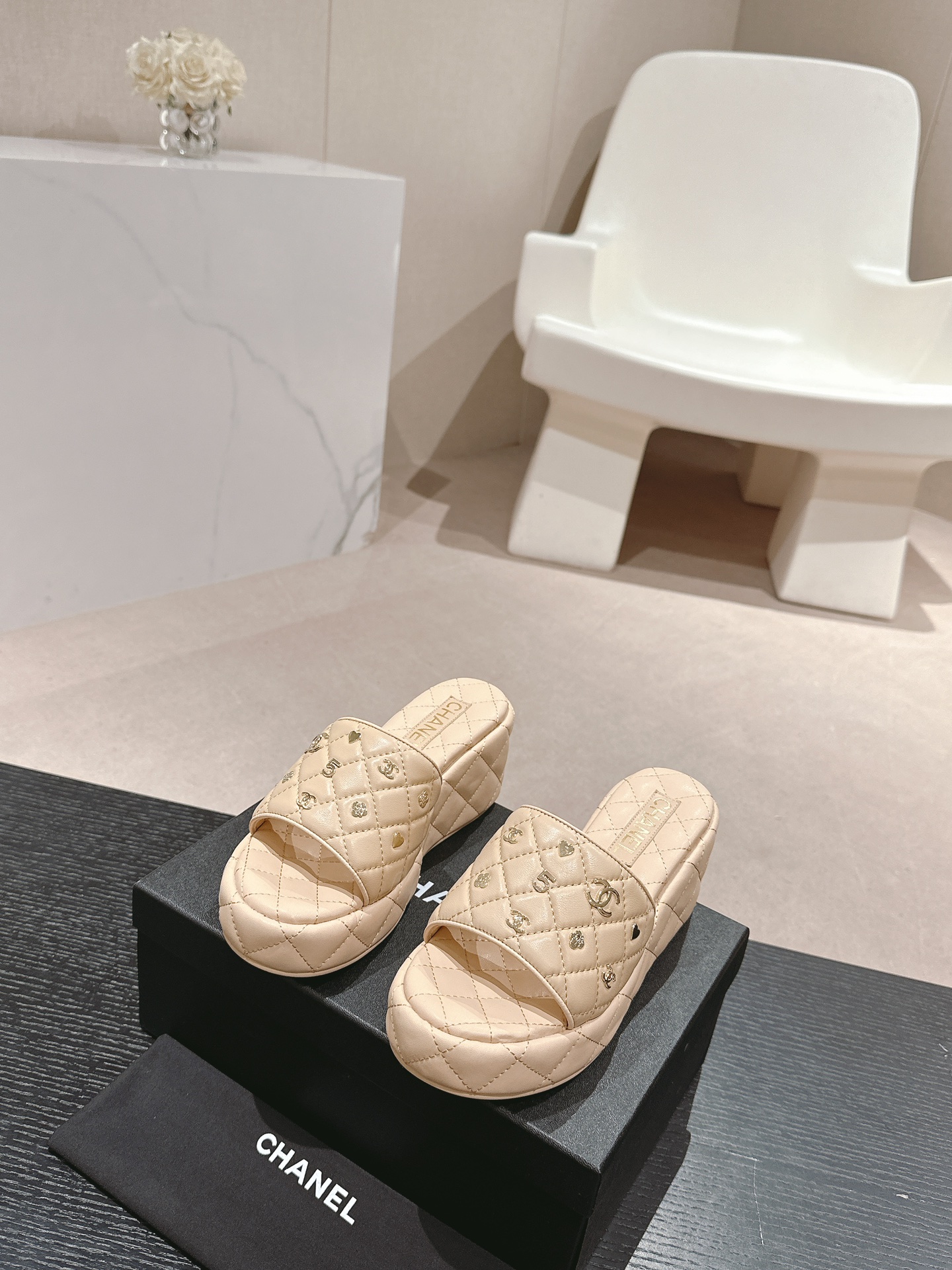 Ch**el Slipper