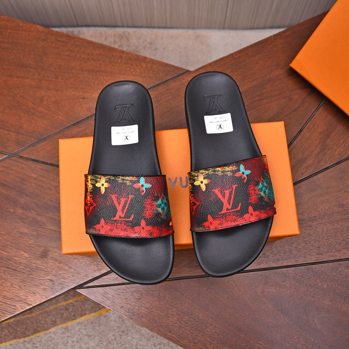 L0vis Vvtt0n Slippers