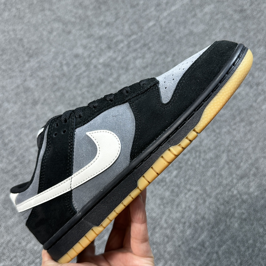 Nike Dunk Low SE 