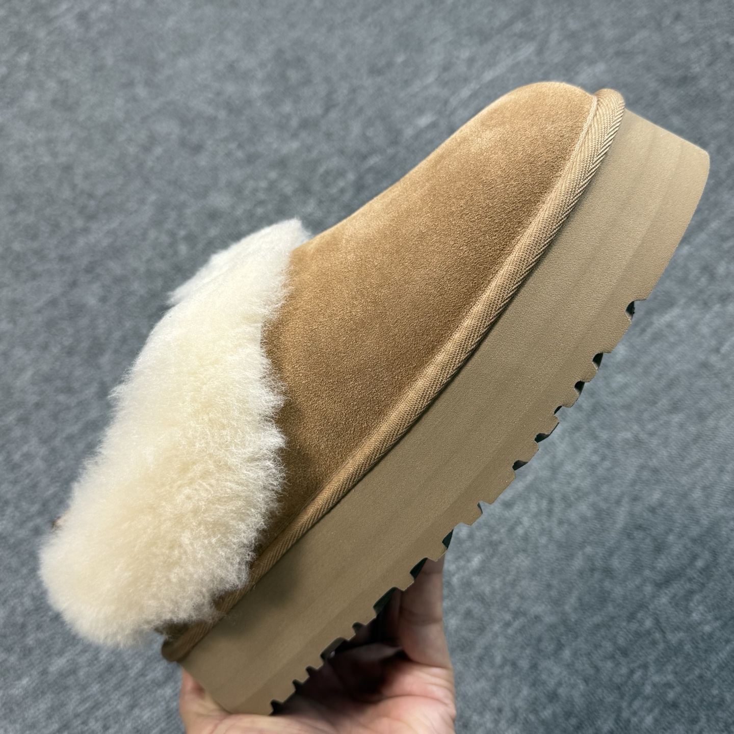 UGG