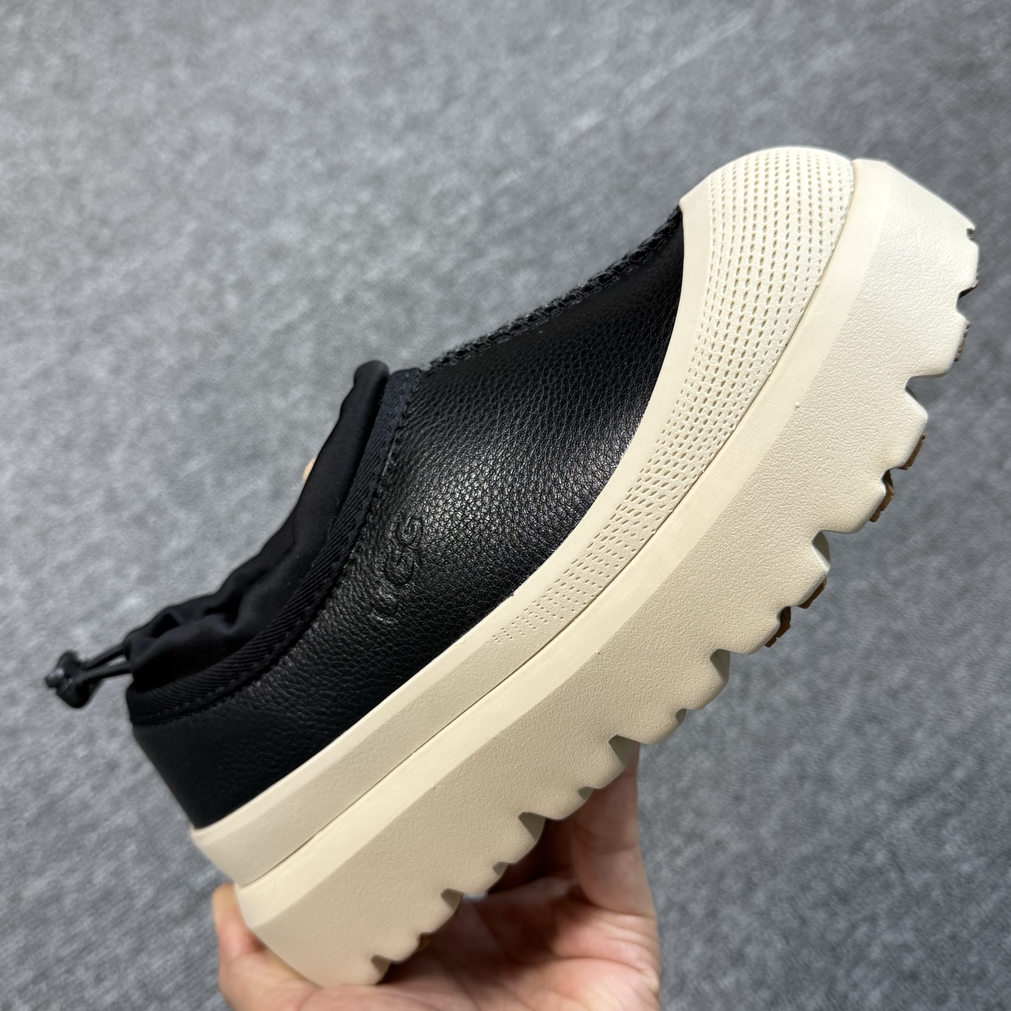UGG
