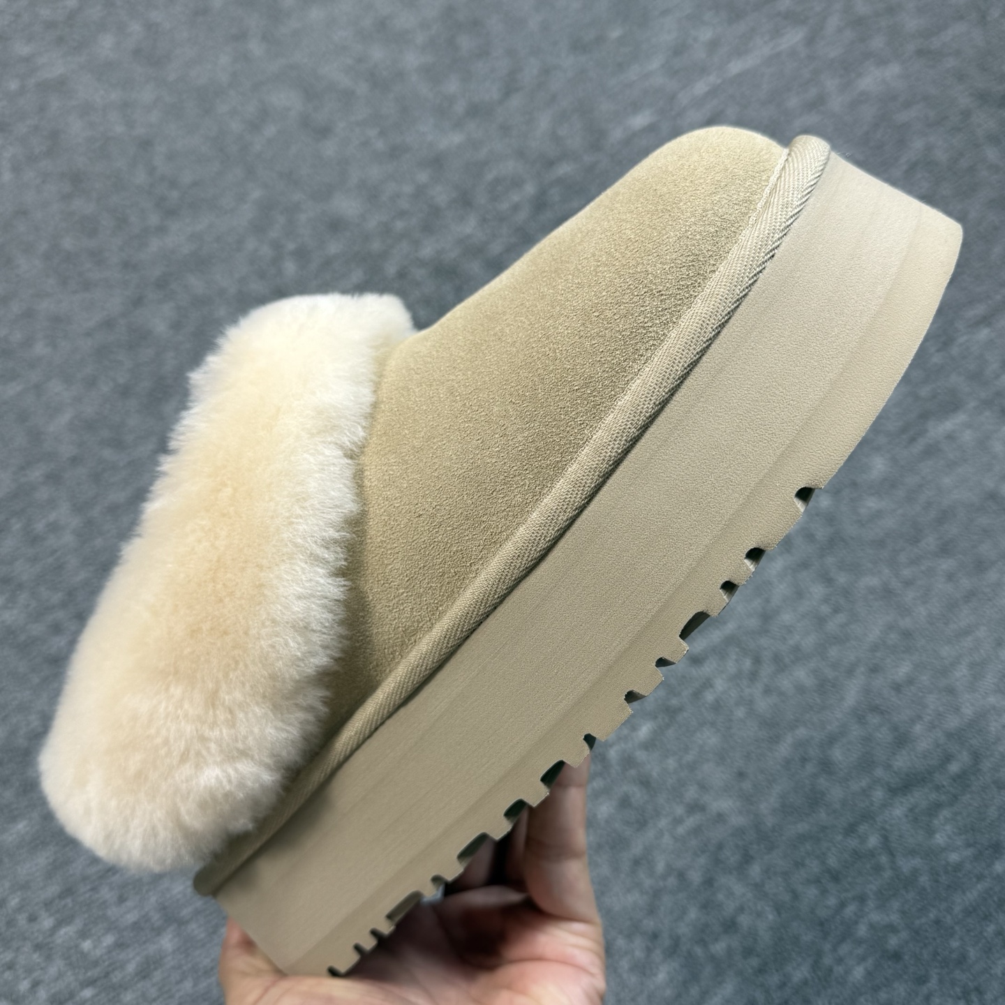 UGG