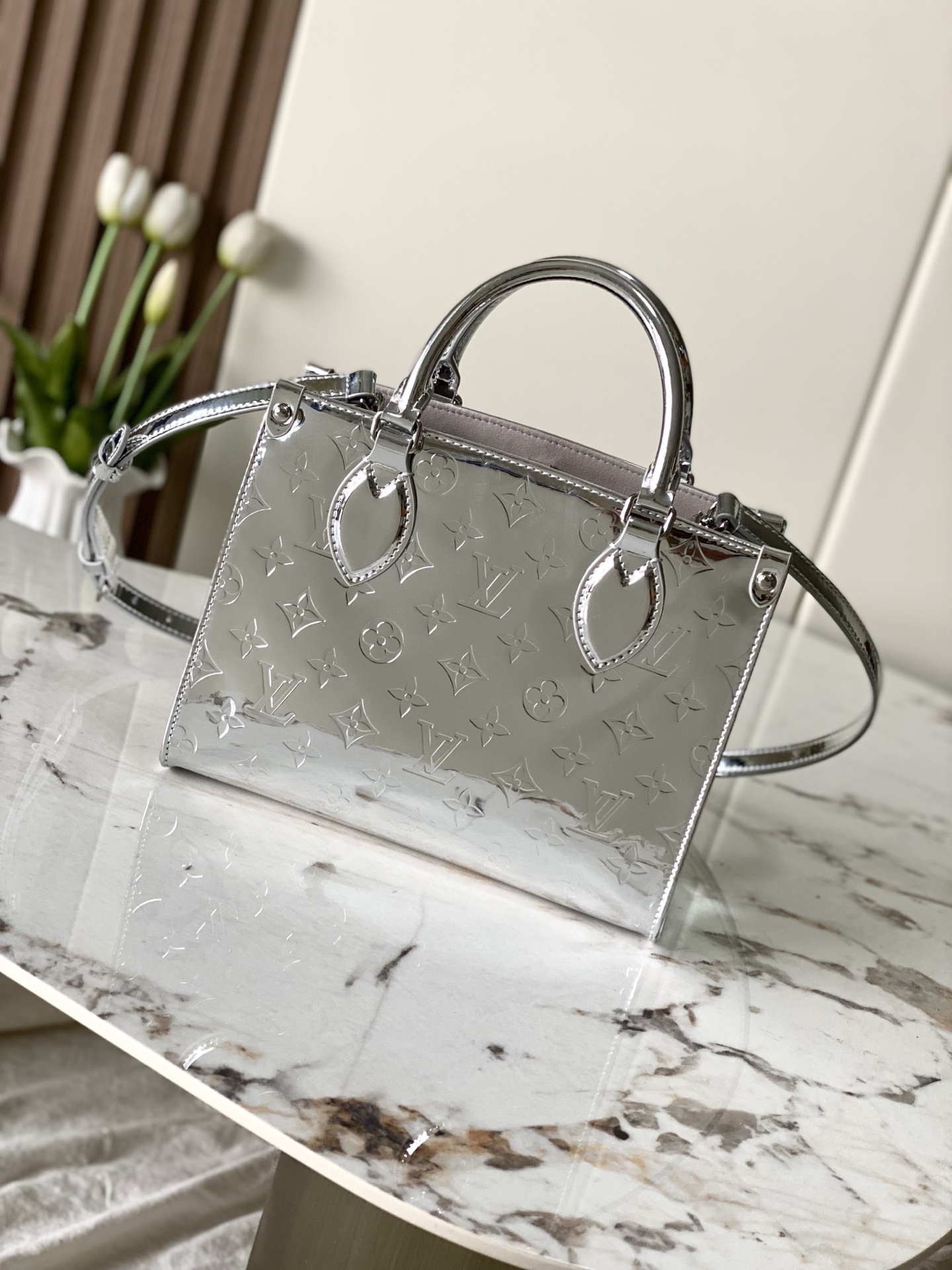 L0vis Vvtt0n Monogram Miroir OnTheGo PM M26373 Silver