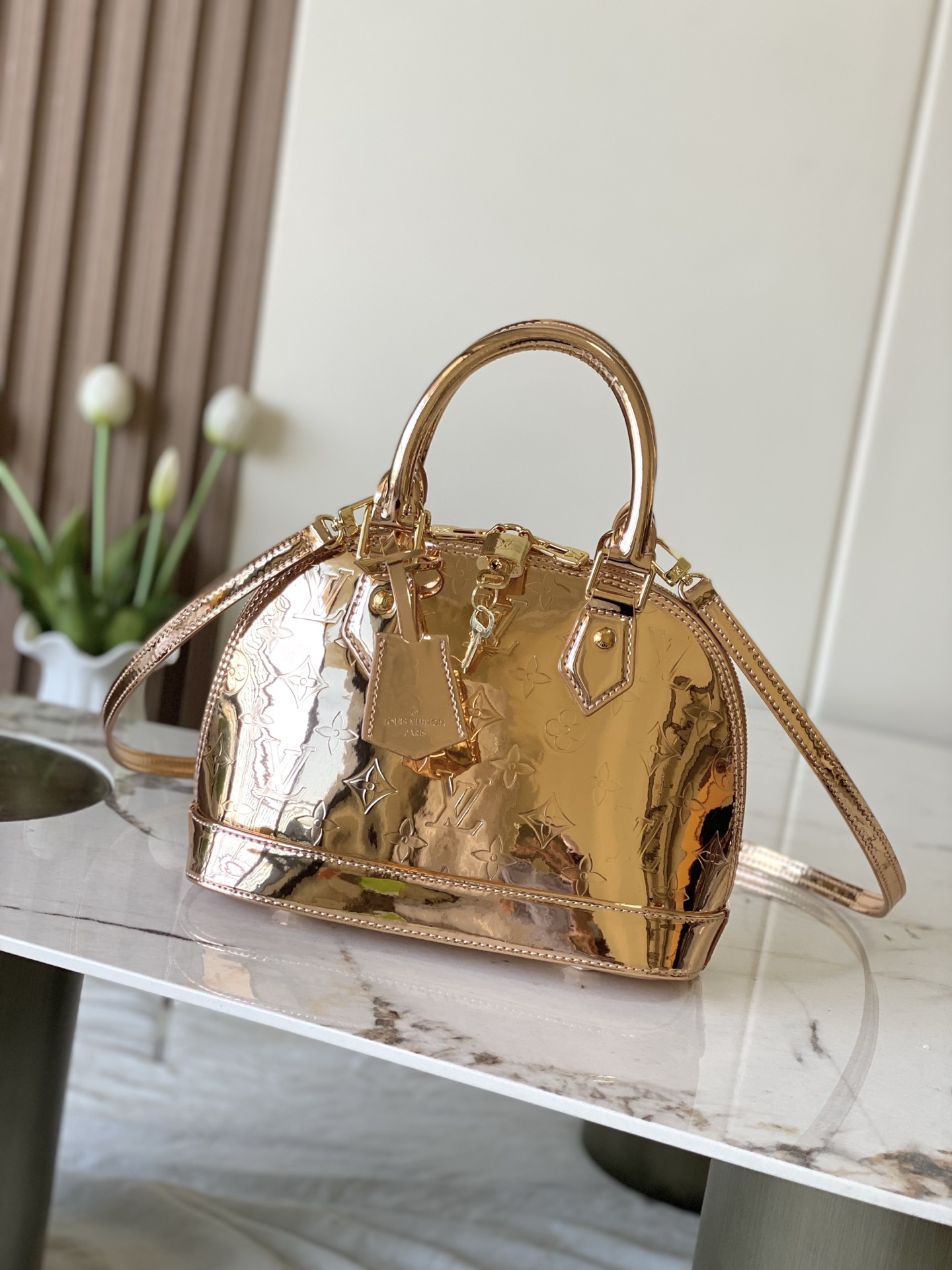L0vis Vvtt0n Monogram Miroir Alma BB 27037 Gold